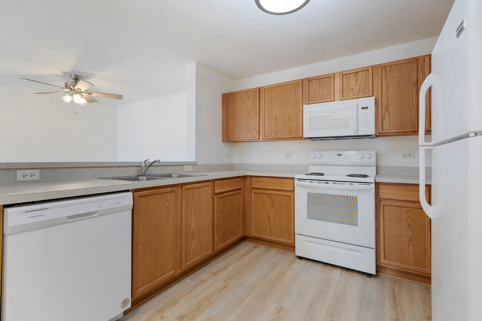 Property Photo: 1505 Silverstone Drive 1505 IL 60110