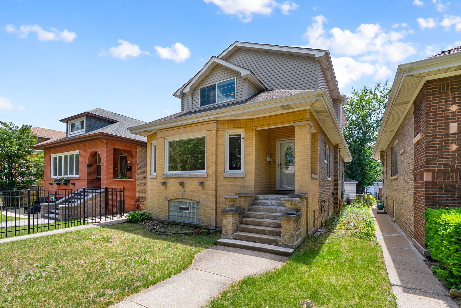 Property Photo: 5121 W Newport Avenue IL 60641
