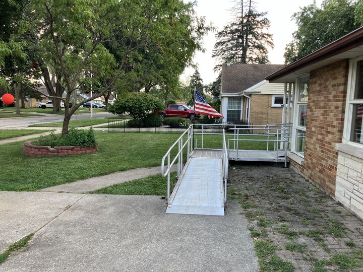 Property Photo: 1108 Portsmouth Avenue IL 60154