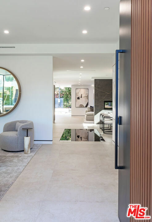 Property Photo:  930 N La Jolla Avenue  CA 90046 