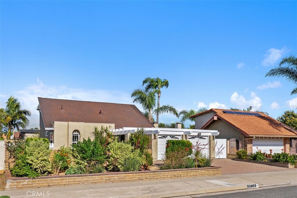Property Photo:  21692 Seaside Lane  CA 92646 