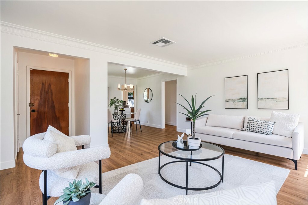 Property Photo: 5450 Morella Avenue CA 91607