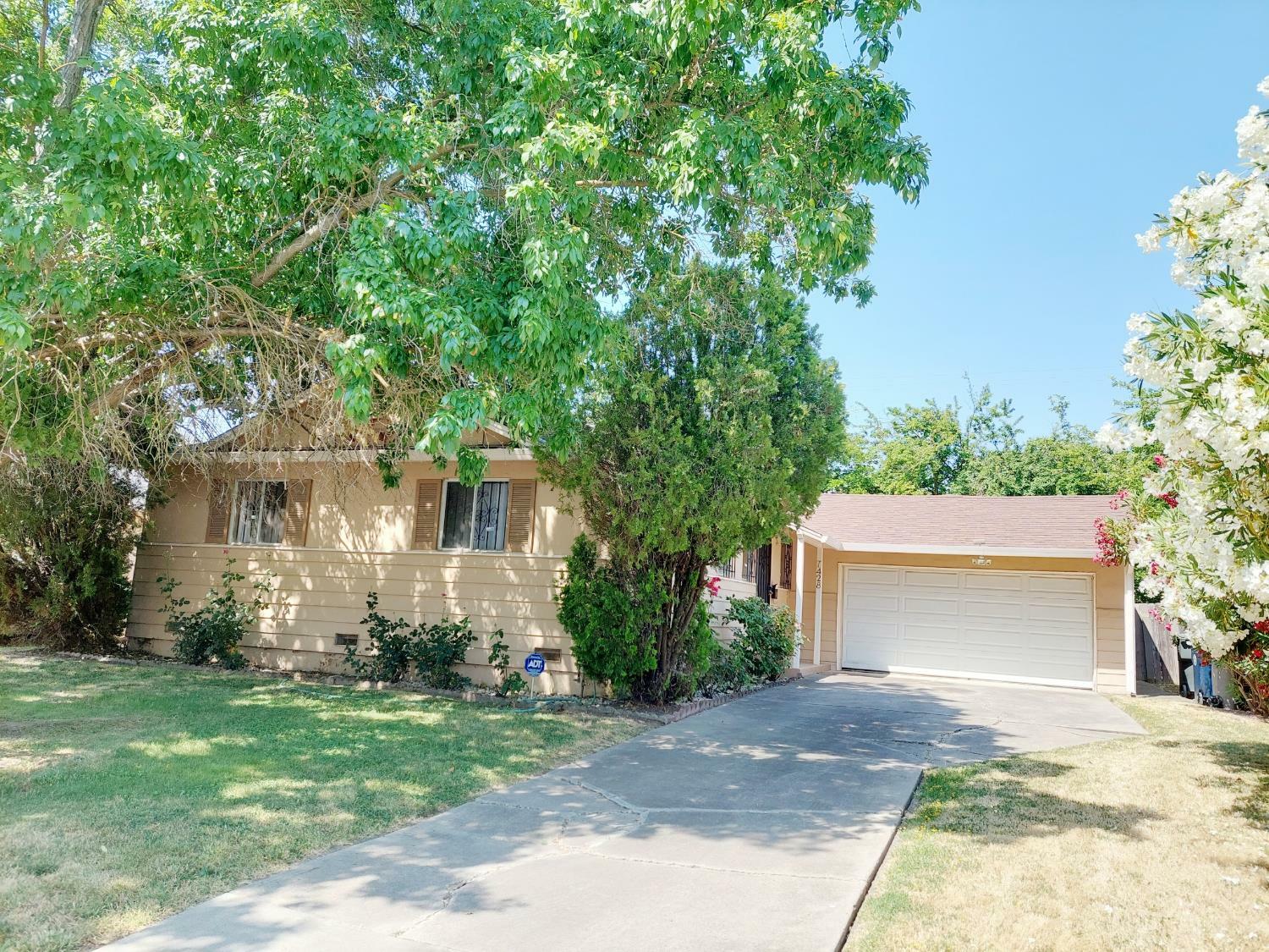 Property Photo: 7428 Amherst Street CA 95822