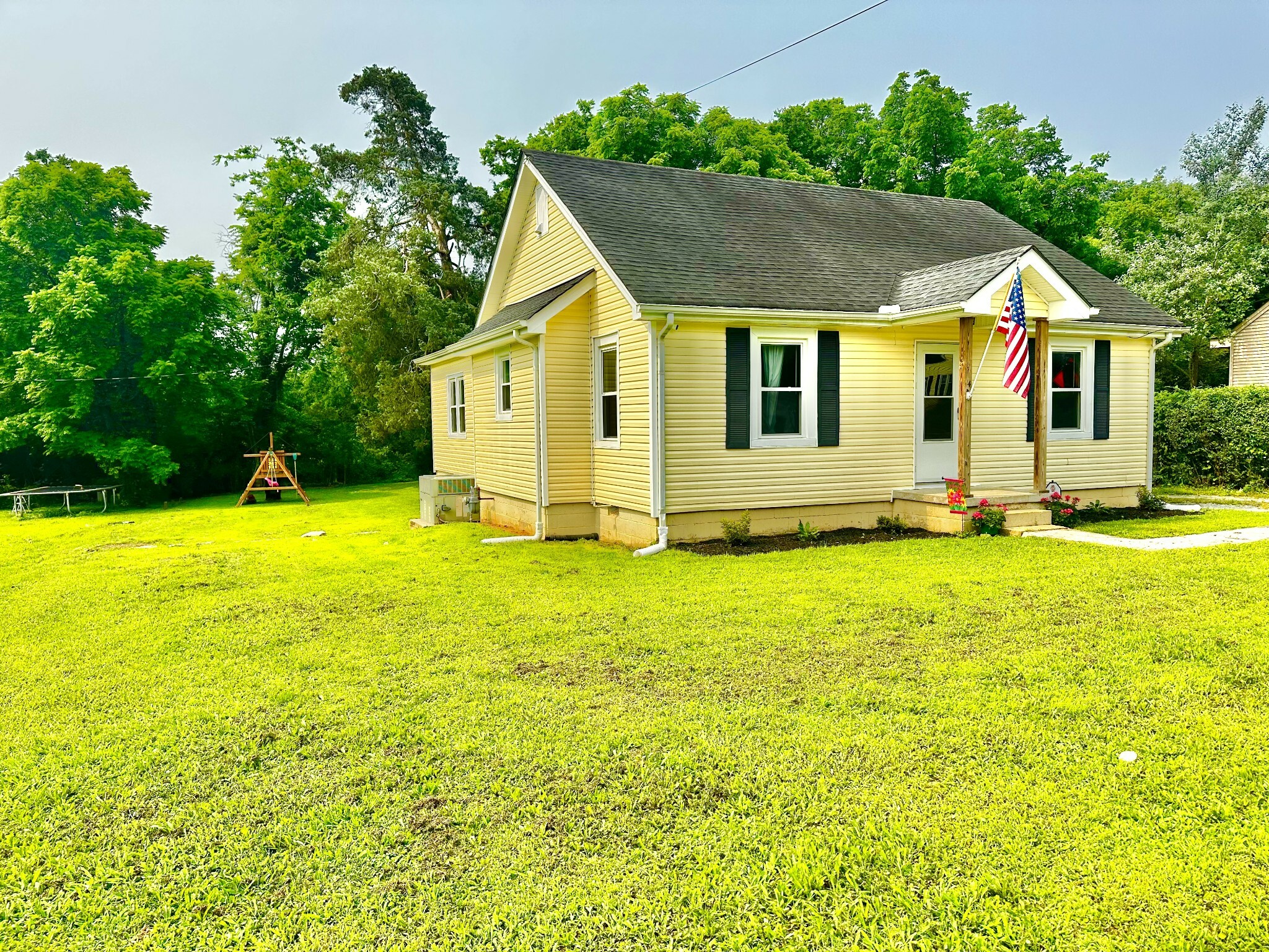 Property Photo: 114 Collier Ave TN 37160