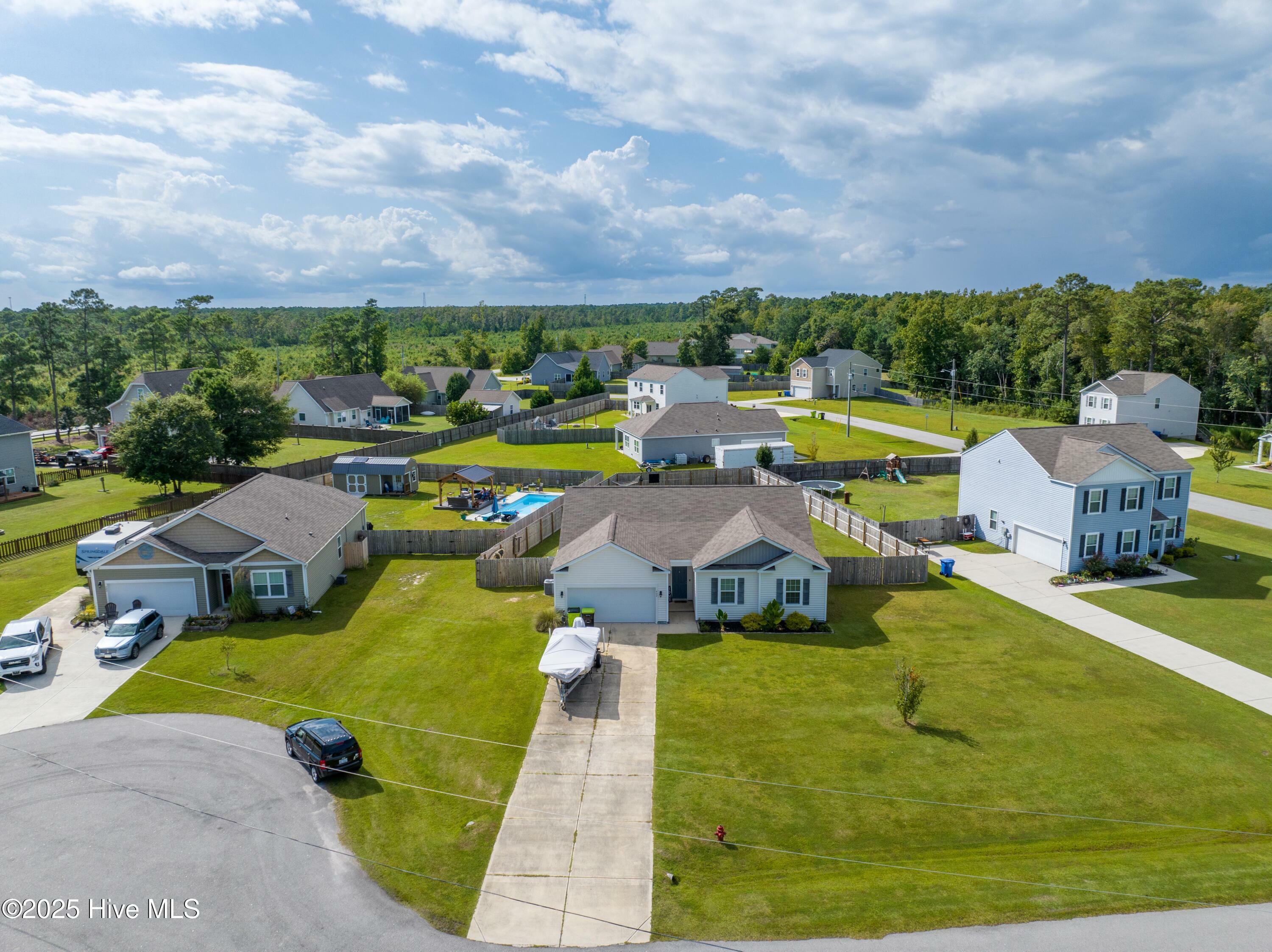 Property Photo: 402 Saxby Way NC 28445