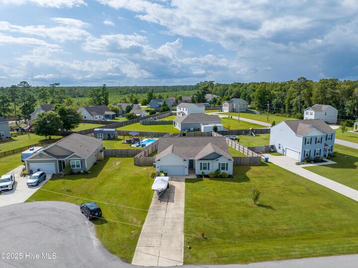 Property Photo: 402 Saxby Way NC 28445