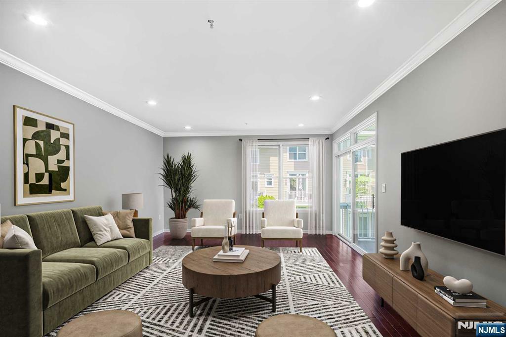 Property Photo:  423 Newburgh Court  NJ 07093 