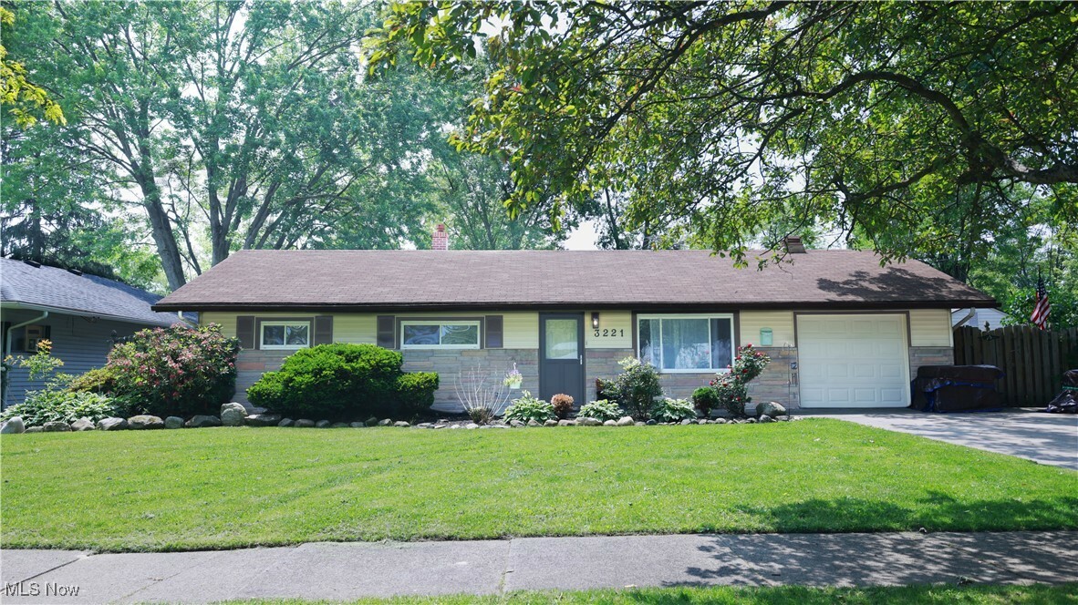 3221 Greenfield Street NW  Warren OH 44485 photo
