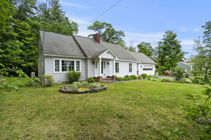 Property Photo:  11 Dunbarton Drive  NH 03063 