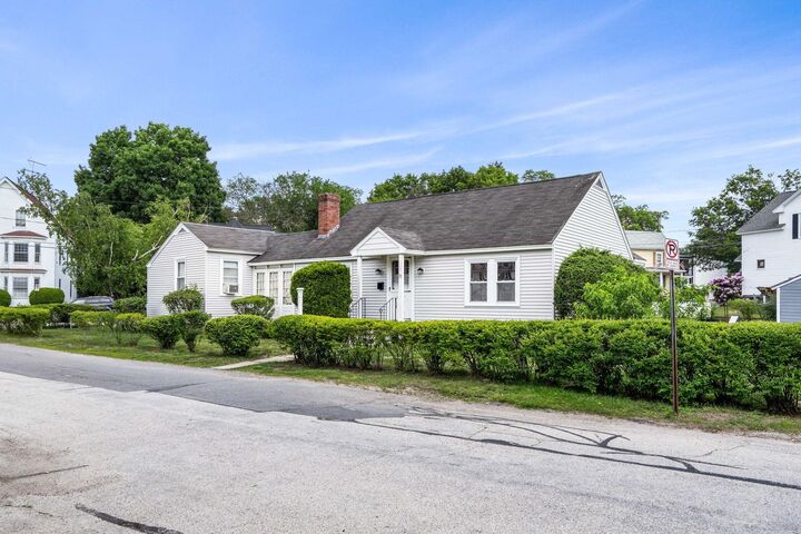 Property Photo: 33 Hayes Avenue NH 03103