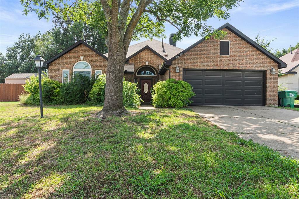 Property Photo: 2229 Brooklake Street W TX 76207