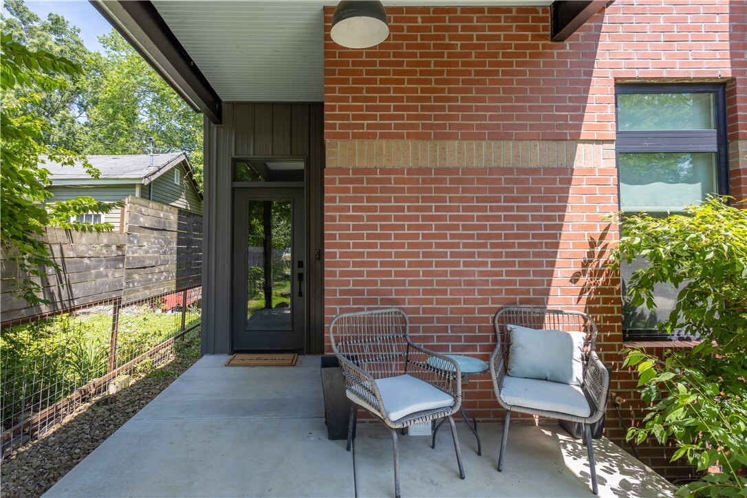 Property Photo: 808 S Locust Avenue AR 72701