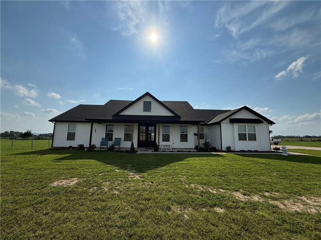 Property Photo:  600 Madison 7353  AR 72738 