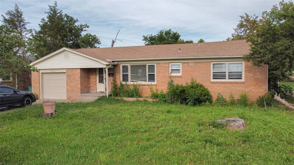 Property Photo:  215 S 13th Place  AR 72758 