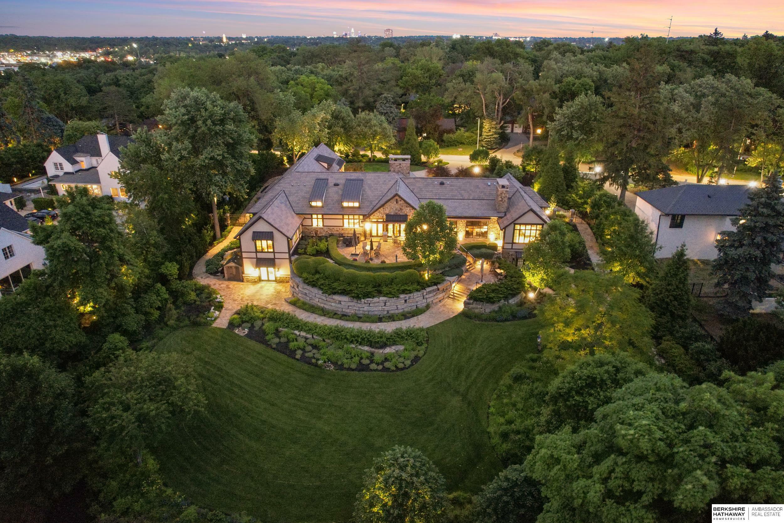 Property Photo: 840 Loveland Drive NE 68114