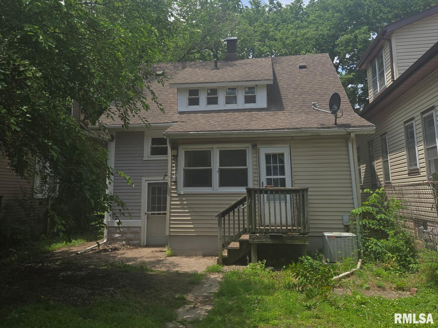 Property Photo: 800 S Greenlawn Avenue IL 61605