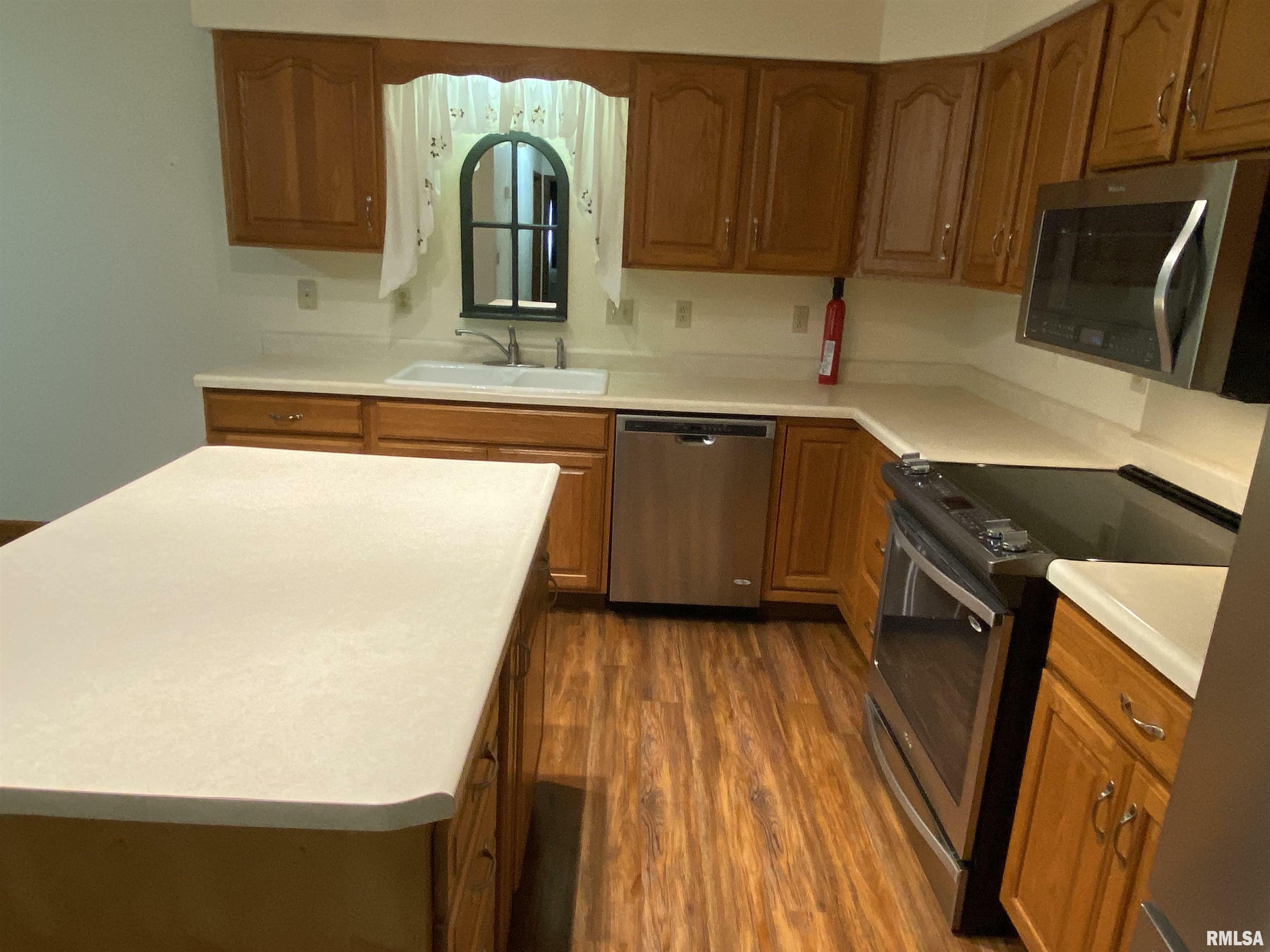 Property Photo: 1661 E Myrtle Street IL 61520