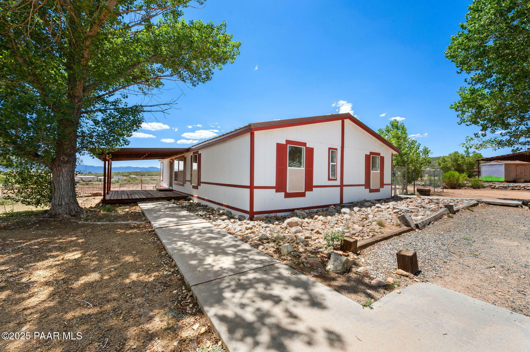 Property Photo: 17320 E Roper Way AZ 86327