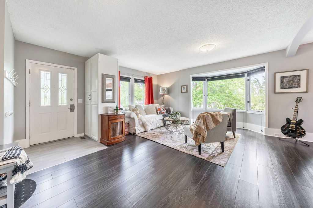 Property Photo: 439 15 Avenue NE AB T2E 1H5