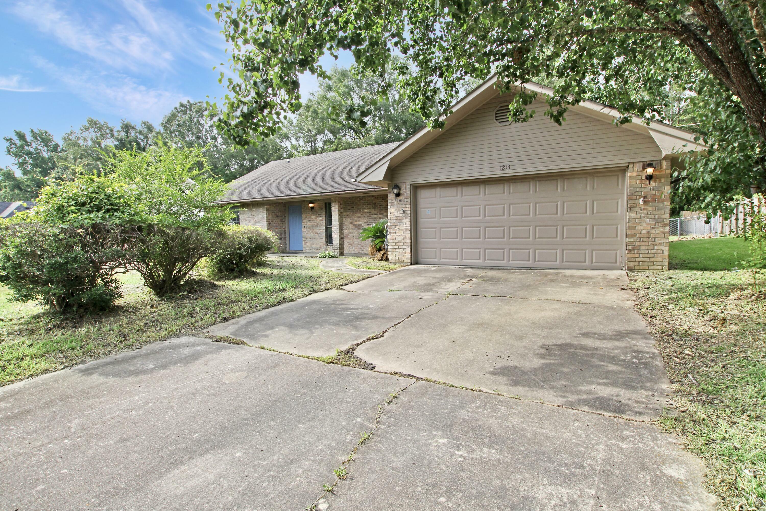 Property Photo: 1213 Port Arthur Terrace LA 71446