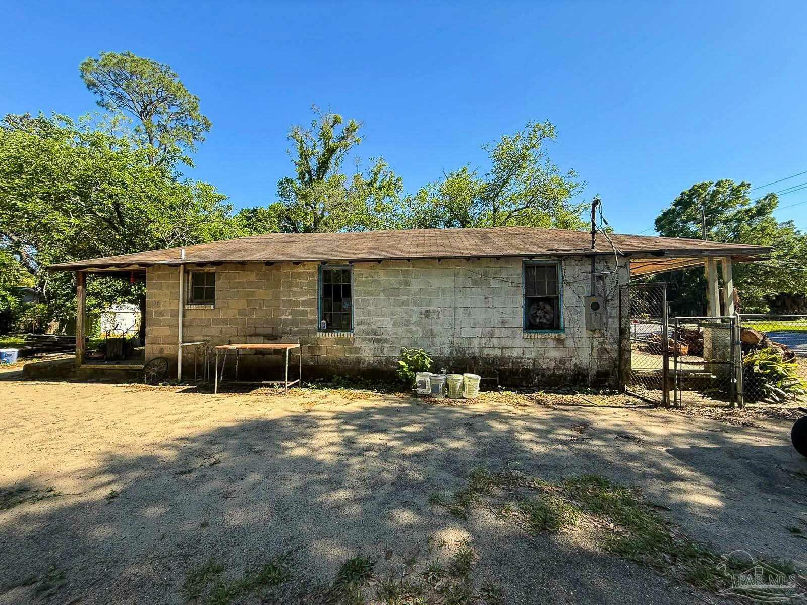 Property Photo: 3002 1/2 N Miller St FL 32503