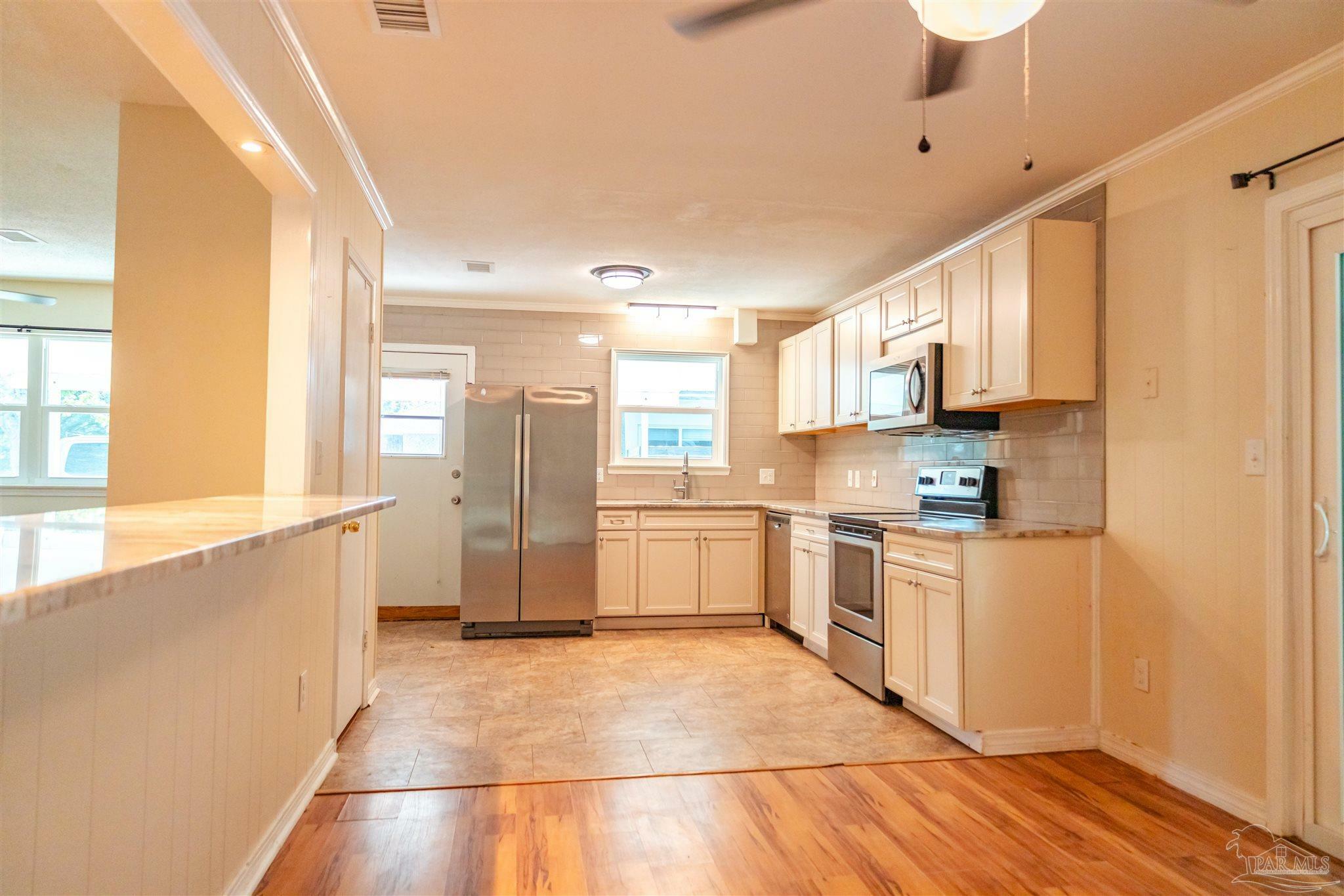 Property Photo: 306 Fairpoint Dr FL 32561