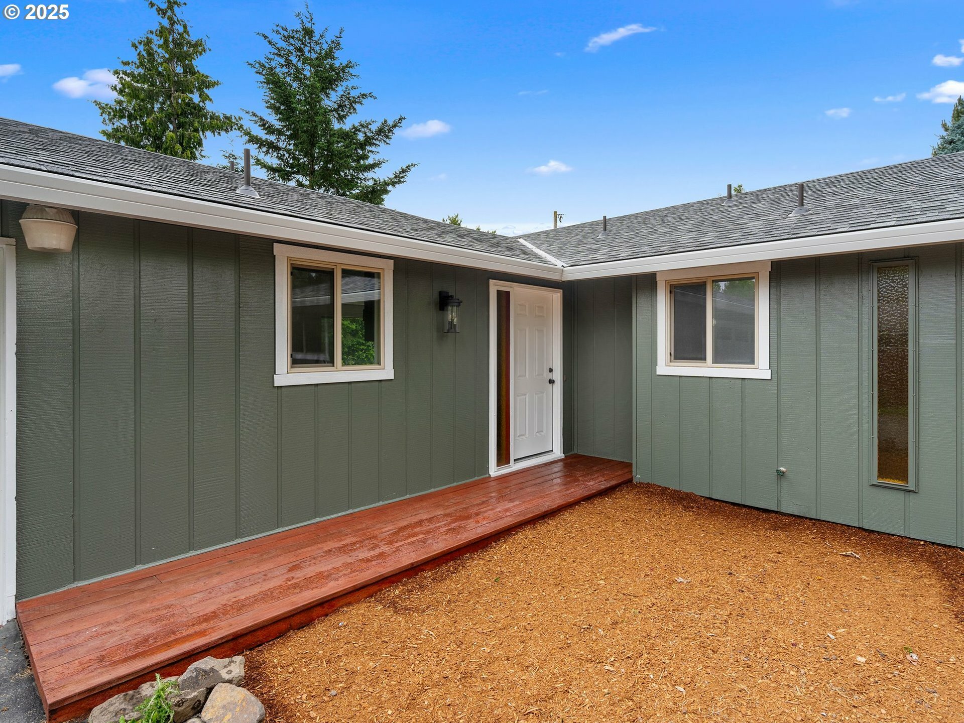 Property Photo: 811 NE 148th St WA 98685