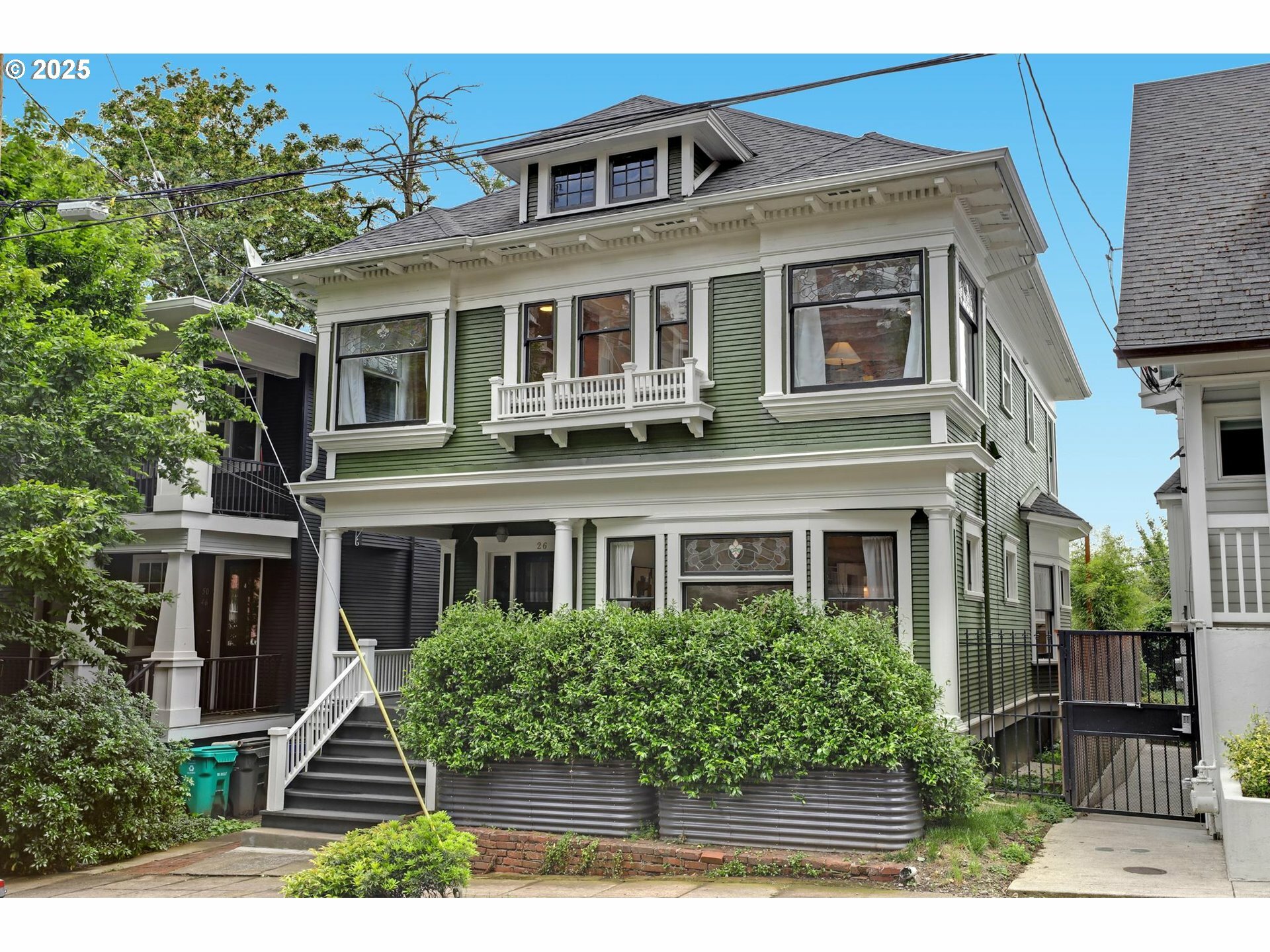 Property Photo: 26 NW 22nd Pl OR 97210