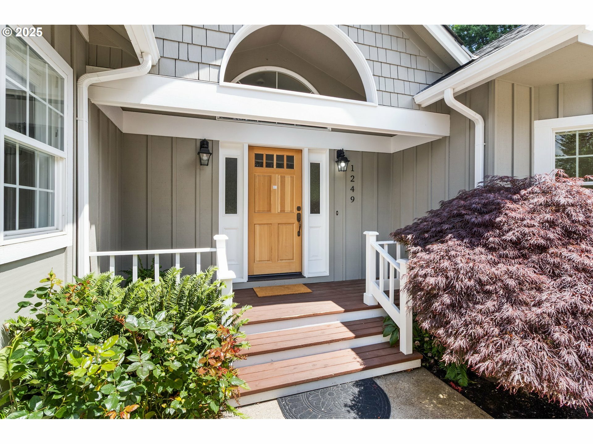 Property Photo: 1249 Crenshaw Rd OR 97401