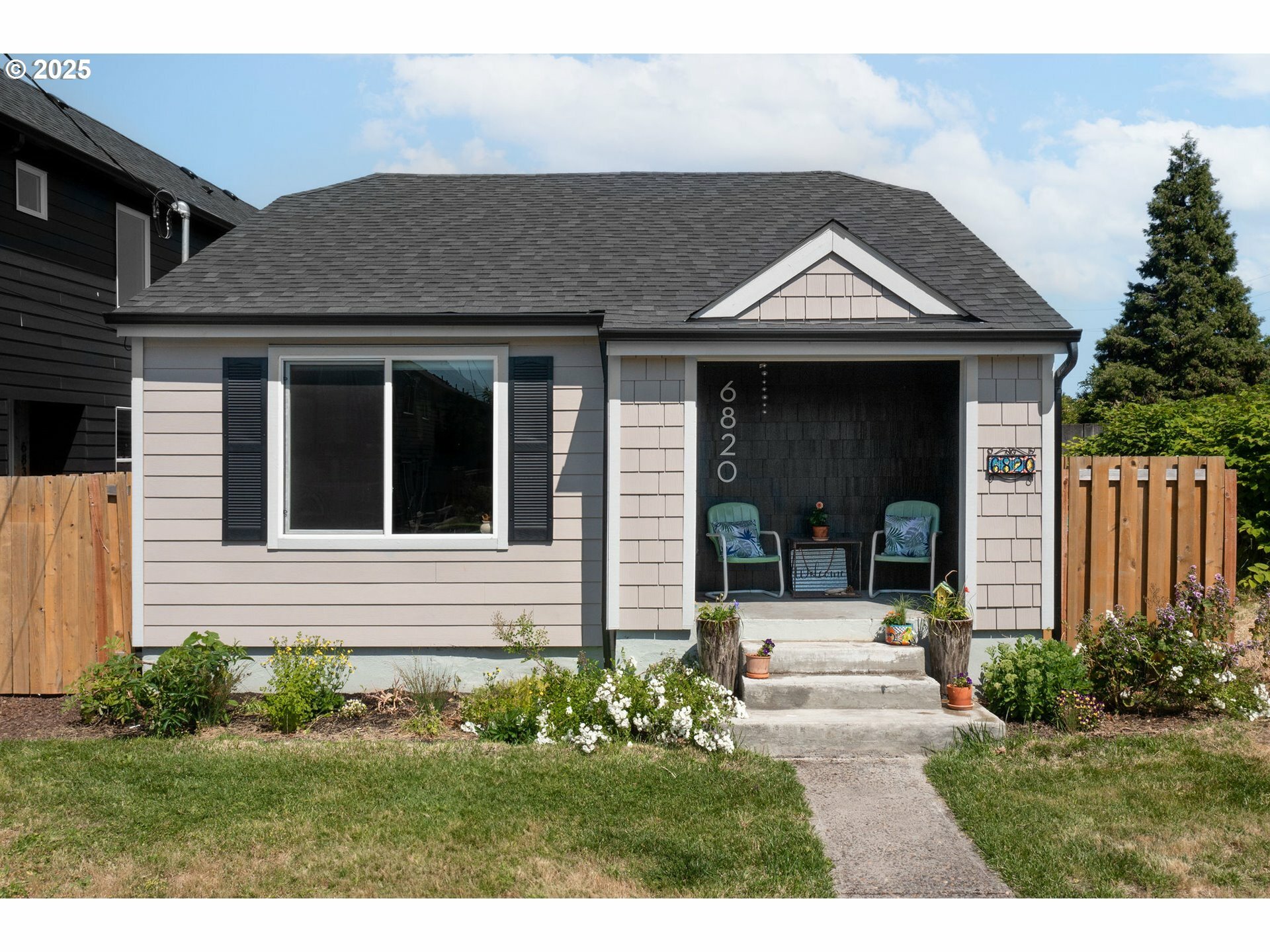 Property Photo: 6820 N Montana Ave OR 97217
