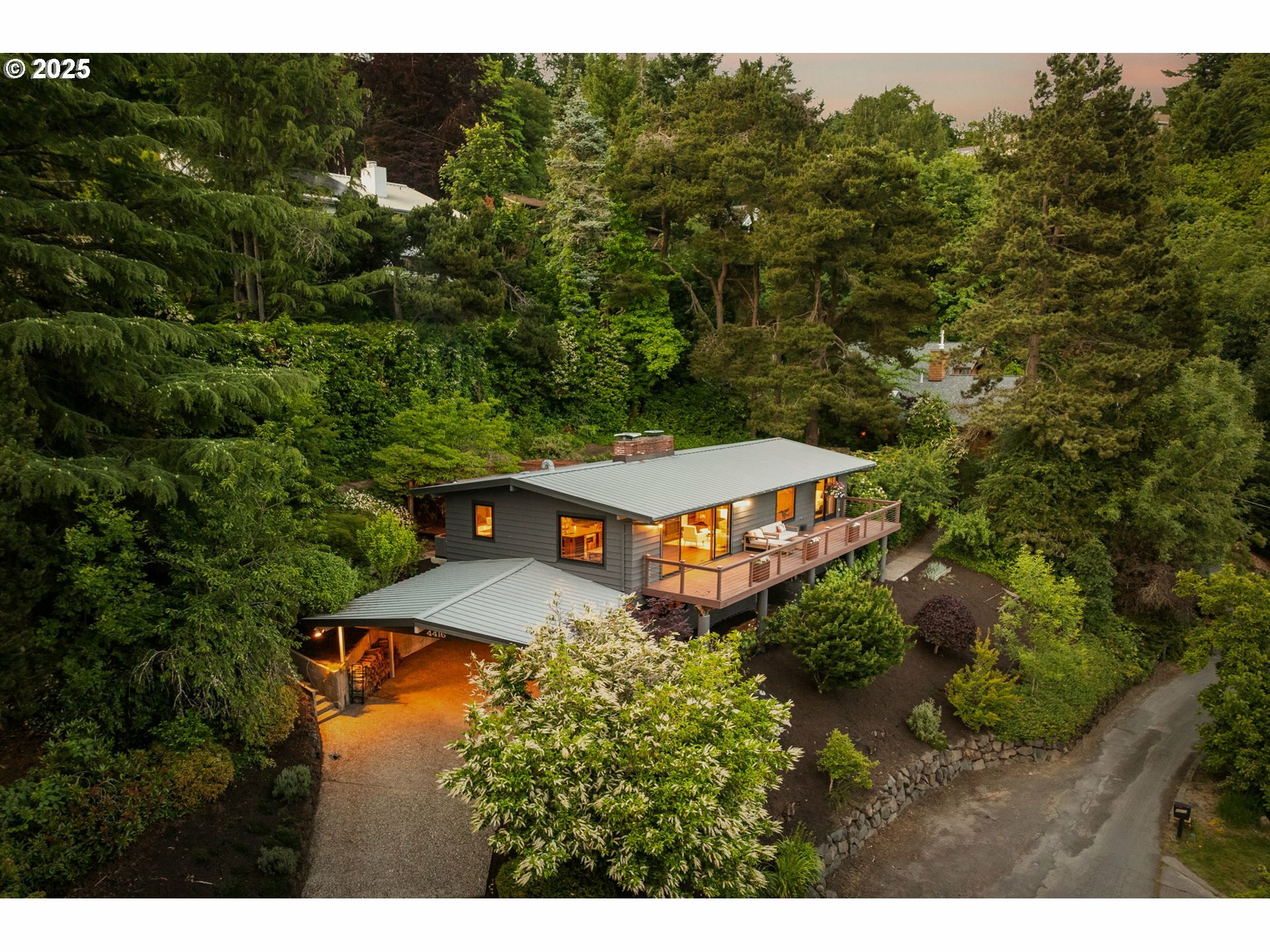 Property Photo: 4416 SW Chesapeak Ave OR 97239