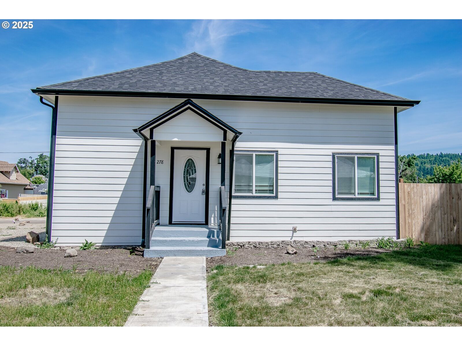 Property Photo:  278 Cherry Ct  OR 97424 
