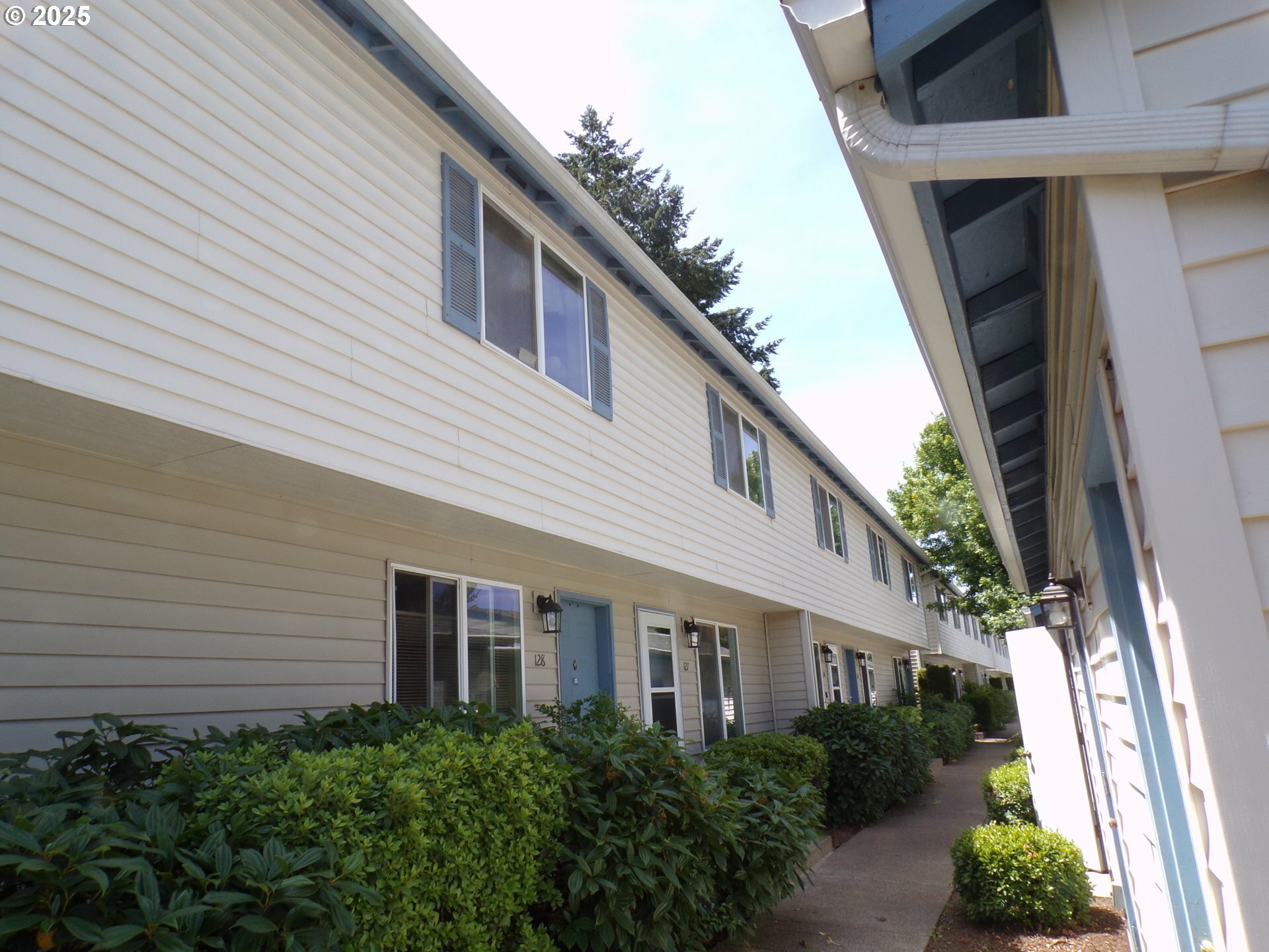 Property Photo: 4792 Lancaster Dr NE OR 97305
