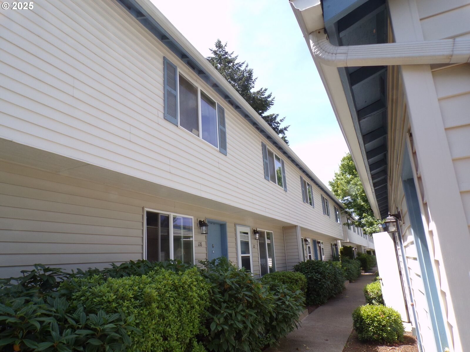 Property Photo: 4792 Lancaster Dr NE 127 OR 97305