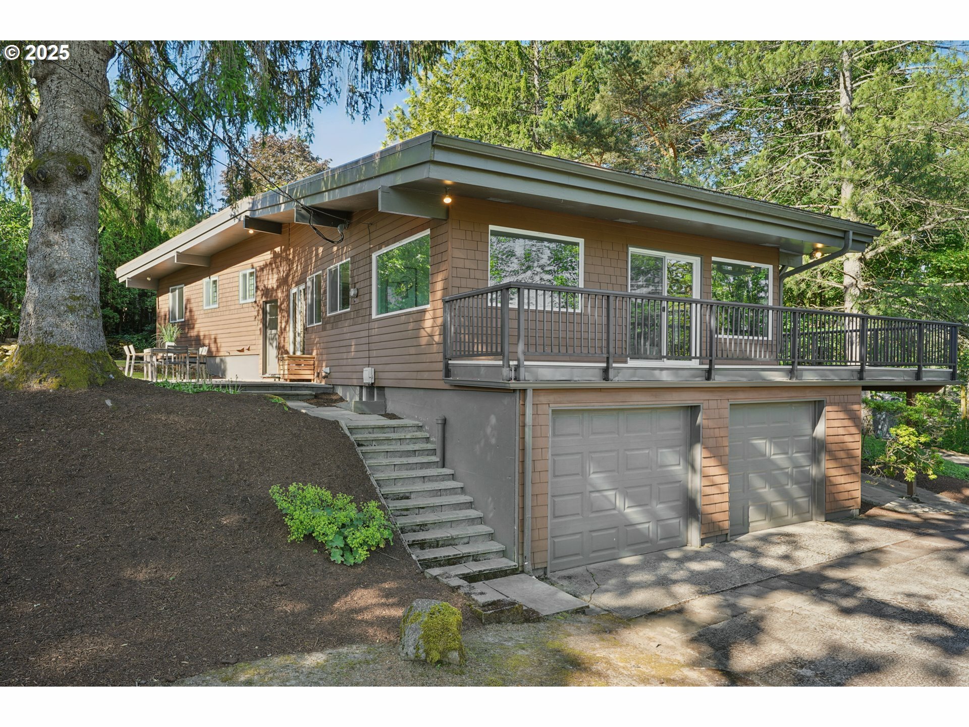Property Photo: 630 SW Viewmont Dr OR 97225