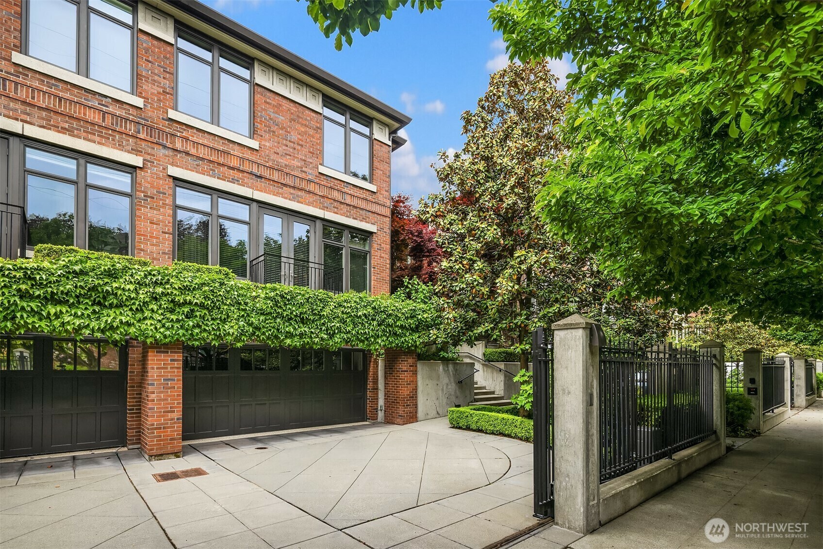 Property Photo: 721 Harvard Avenue E WA 98102