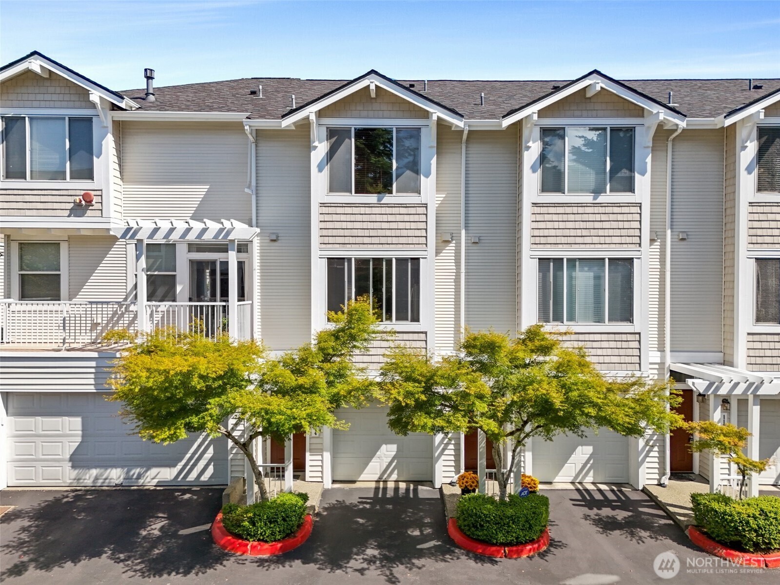 Property Photo: 11864 NE 162nd Ln 11-2 WA 98011