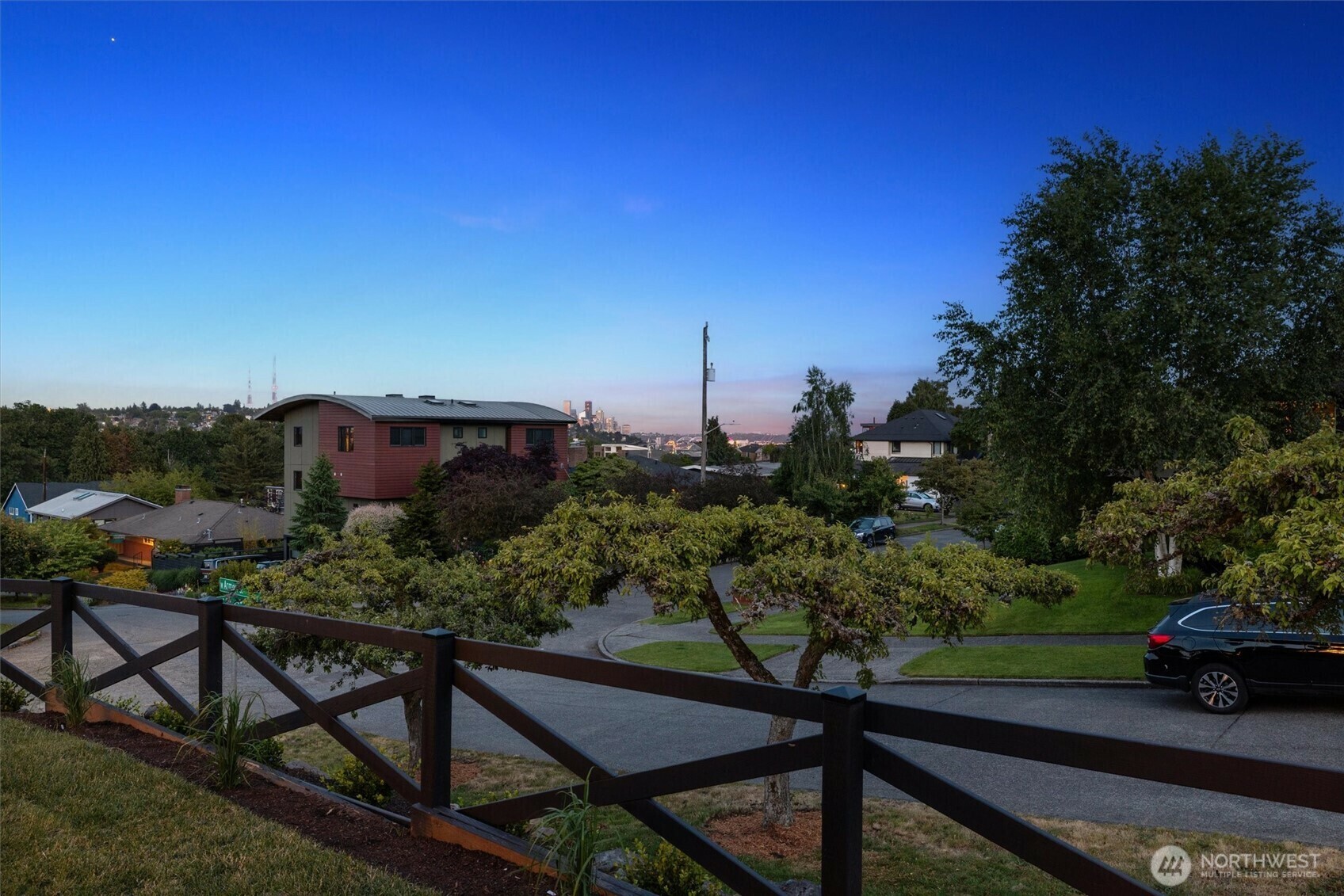 Property Photo: 2604 W Armour Street WA 98199