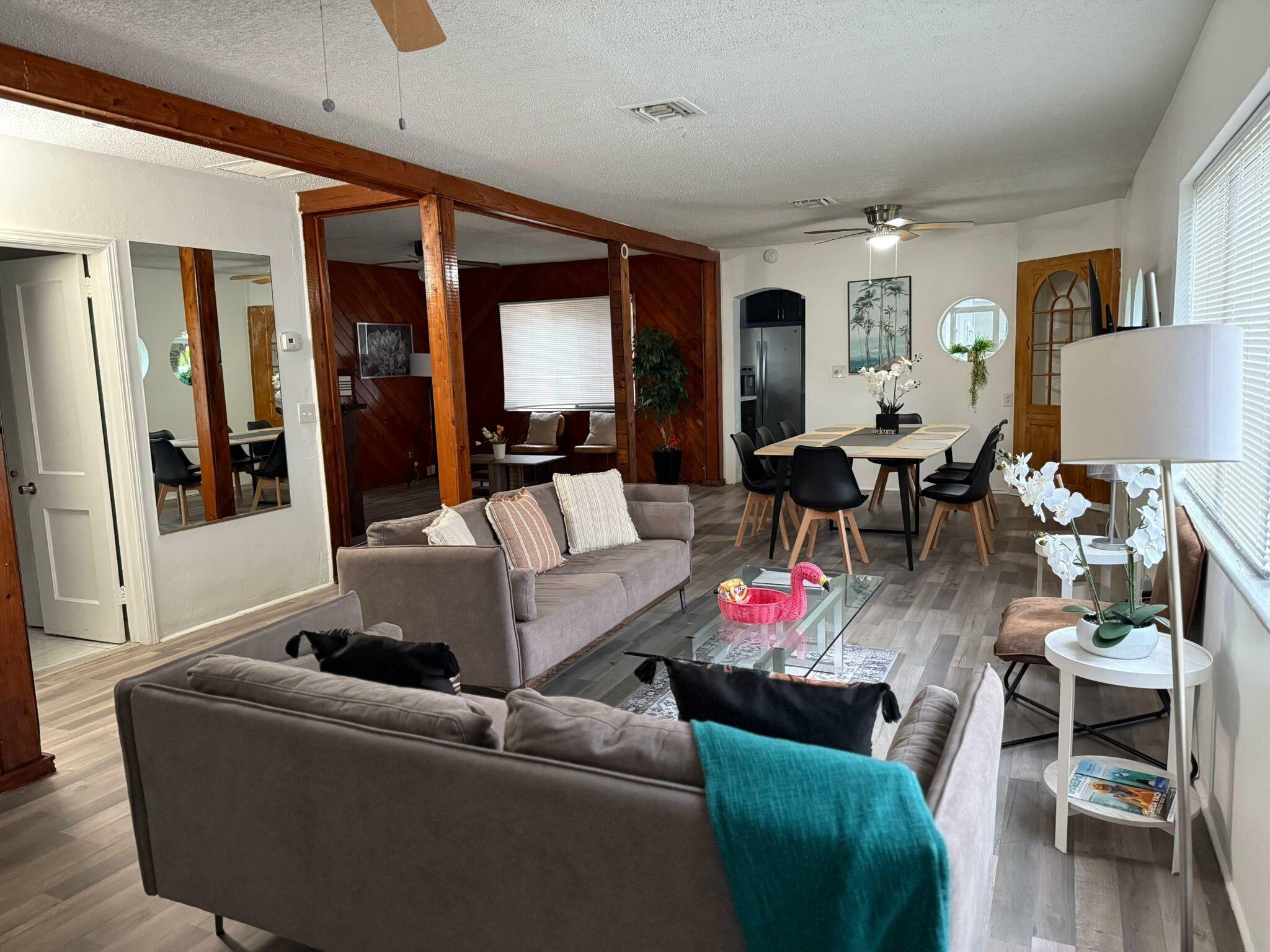 Property Photo: 1298 NE 39th Street 1298 FL 33334