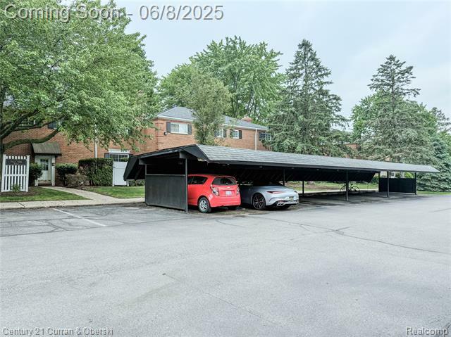 Property Photo: 756 E Fox Hills Drive MI 48304