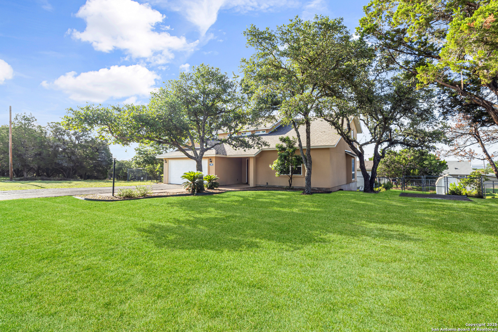 Property Photo: 890 Live Oak TX 78070