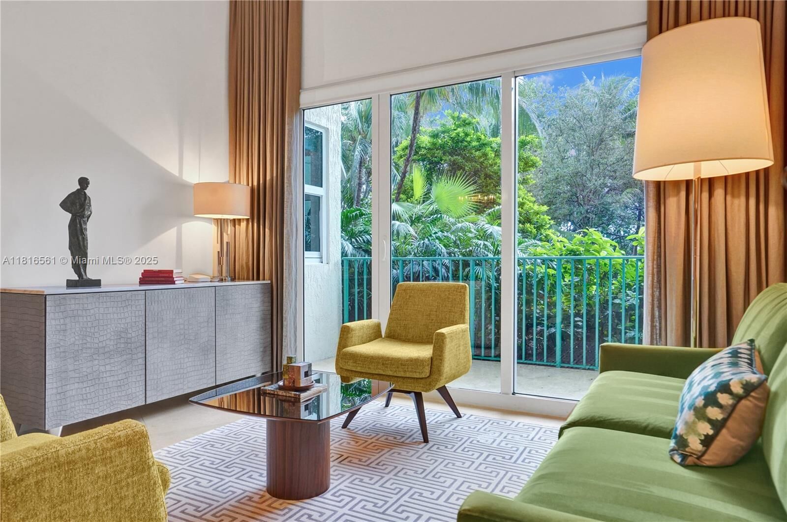 Property Photo:  20000 E Country Club Dr 112  FL 33180 