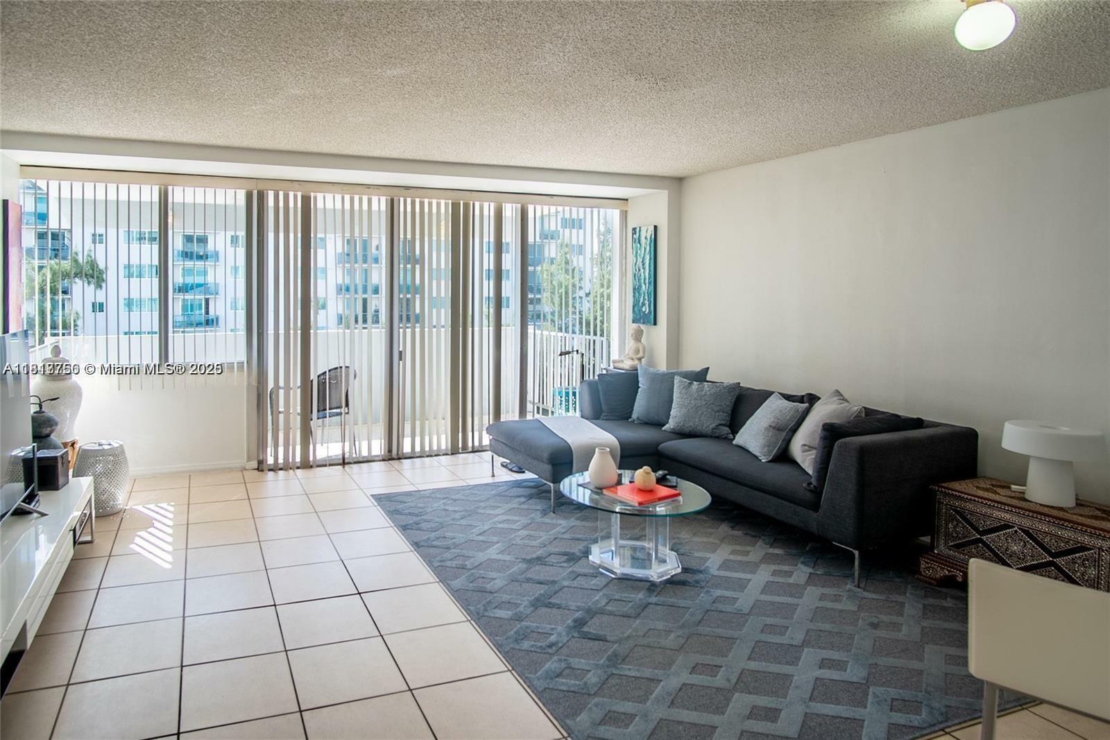 Property Photo: 7545 E Treasure Dr 4K FL 33141