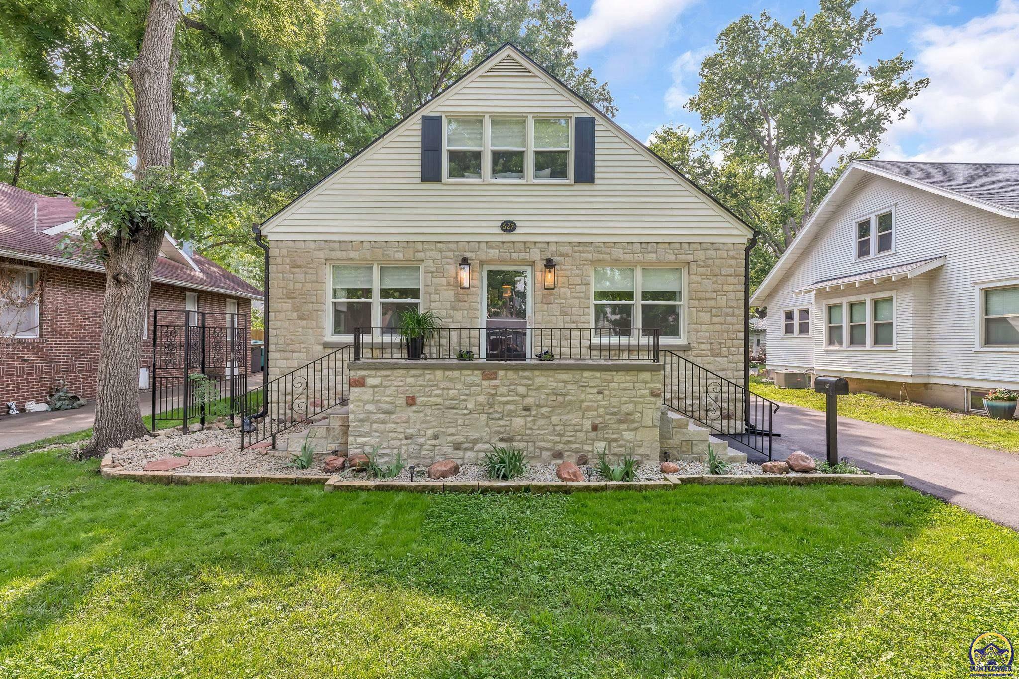 Property Photo: 627 SW Medford Ave KS 66606