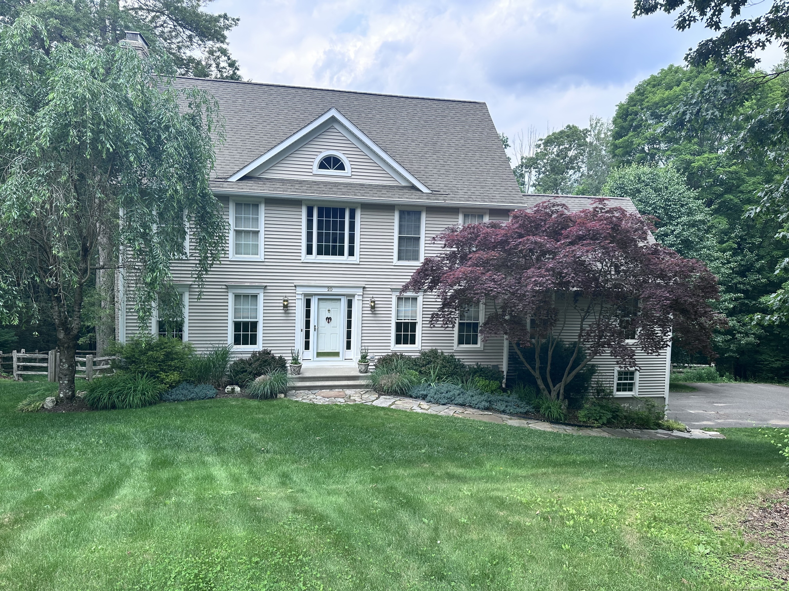 Property Photo: 20 Summerwood Ridge CT 06084