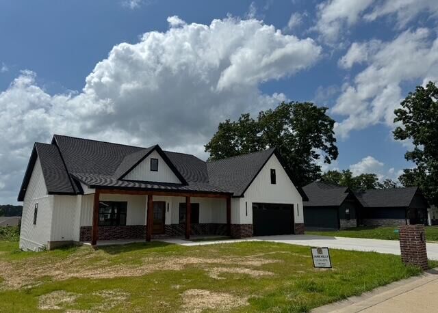 Property Photo:  2705 Town Drive  MO 65711 