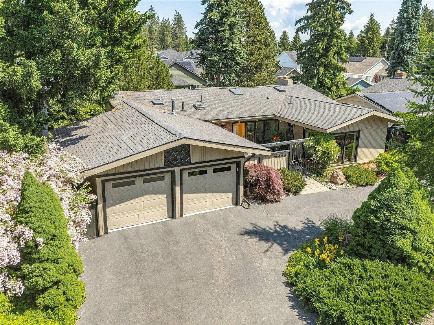 Property Photo: 2111 E 34th Ave WA 99203