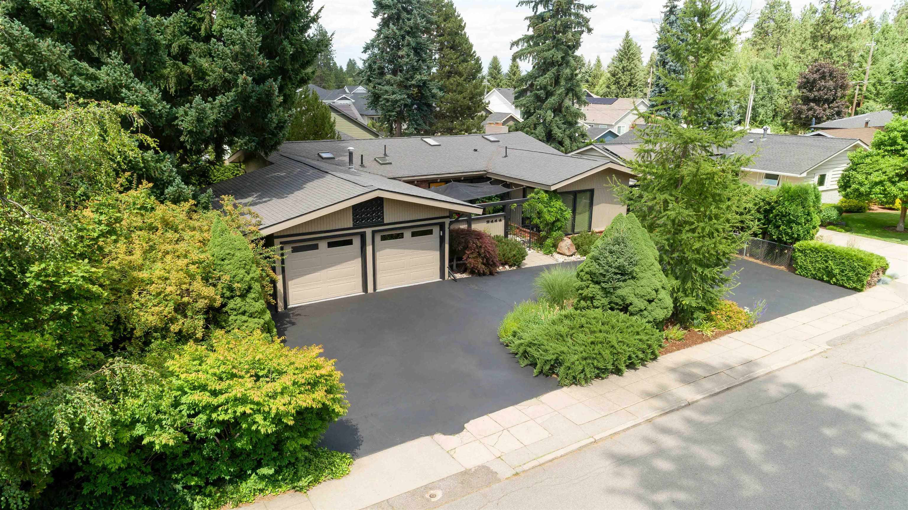 Property Photo: 2111 E 34th Ave WA 99203