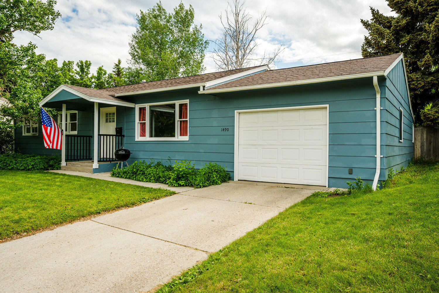 Property Photo: 1490 Gladstone Street WY 82801