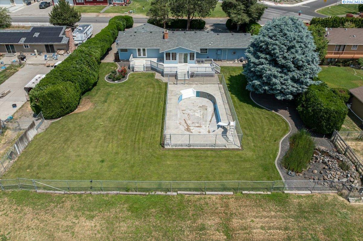 Property Photo: 10012 Maple Dr. WA 99301